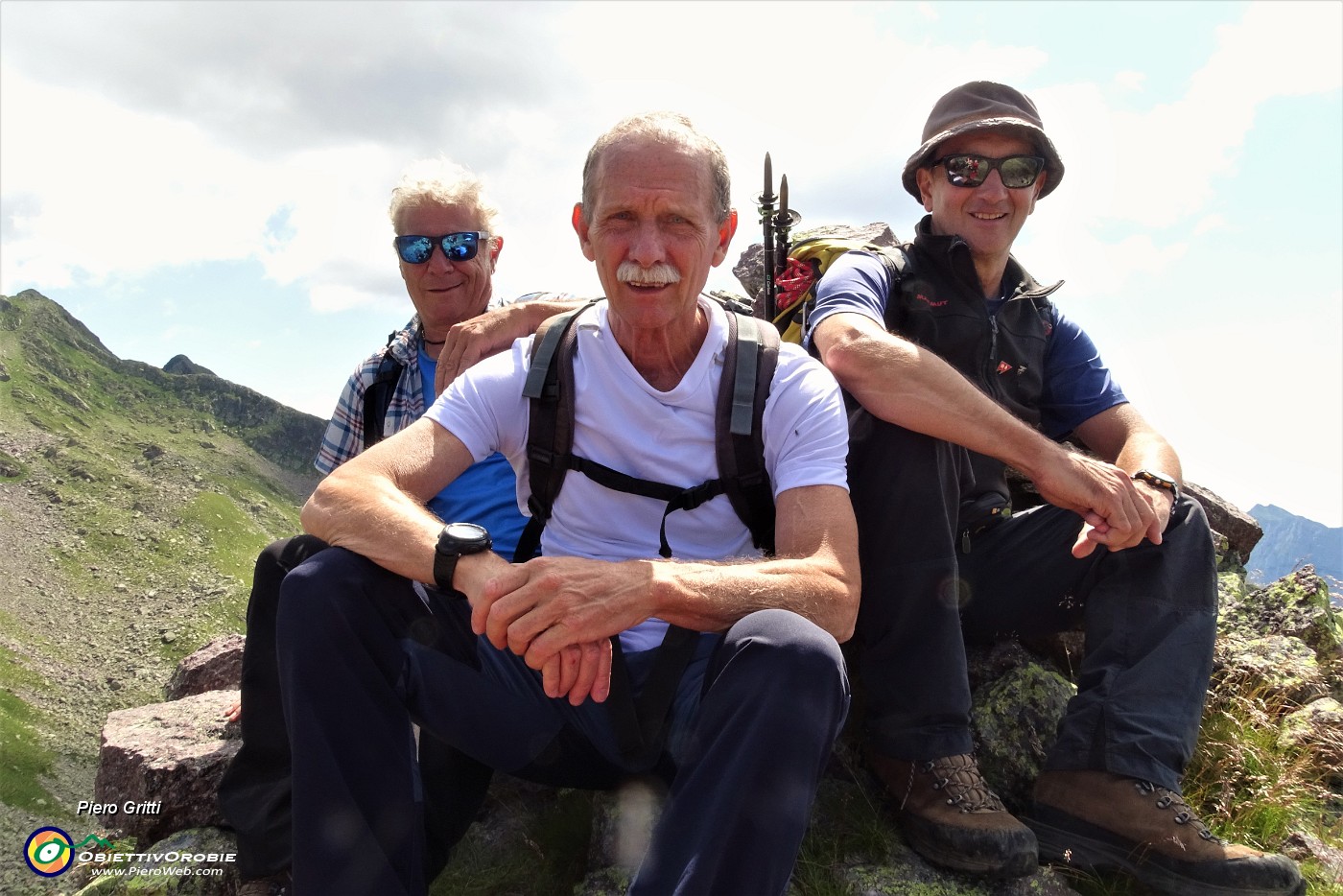 46 In vetta al Pizzo Camilla (2230 m) i 'Tri Bortoi'.JPG